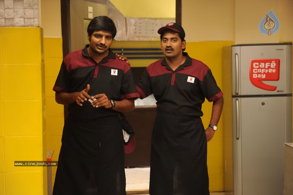 Maalai Poluthin Mayakathilaey Tamil Movie Stills - 59 / 75 photos