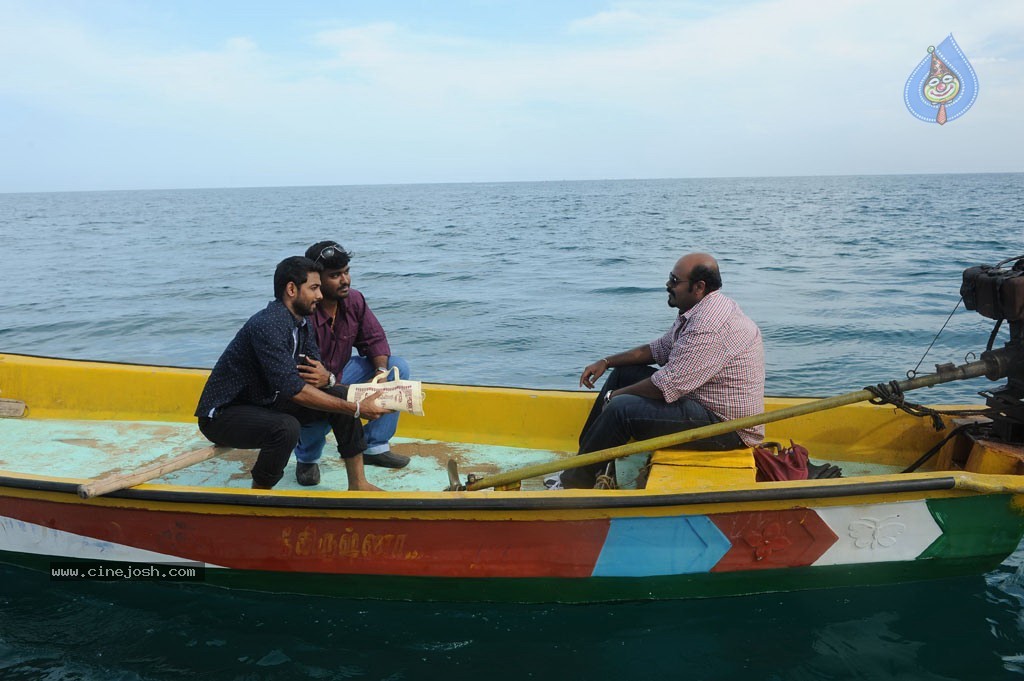 Maalai Poluthin Mayakathilaey Tamil Movie Stills - 64 / 75 photos