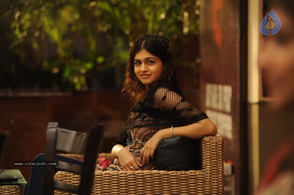 Maalai Poluthin Mayakathilaey Tamil Movie Stills - 75 / 75 photos