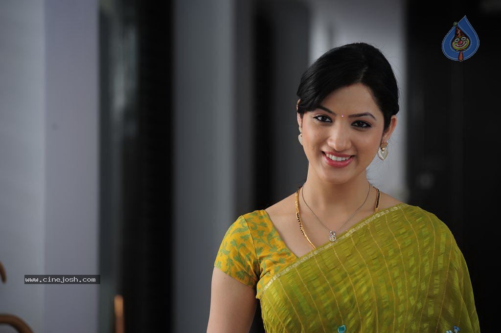 Maanadhi Mayam Seithai Tamil Movie Photos - 30 / 115 photos