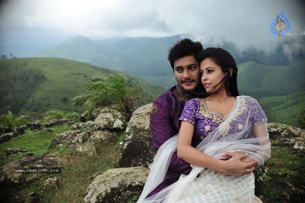 Maanadhi Mayam Seithai Tamil Movie Photos - 36 / 115 photos