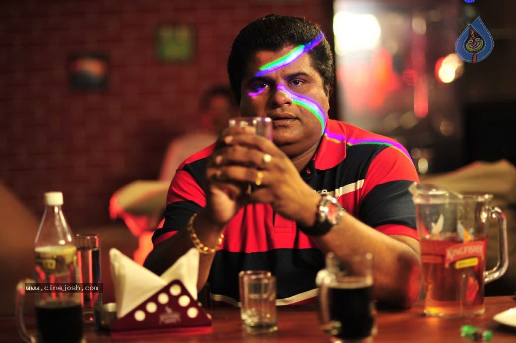 Maanadhi Mayam Seithai Tamil Movie Photos - 40 / 115 photos