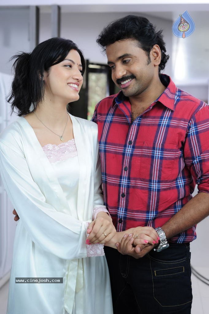 Maanadhi Mayam Seithai Tamil Movie Photos - 68 / 115 photos