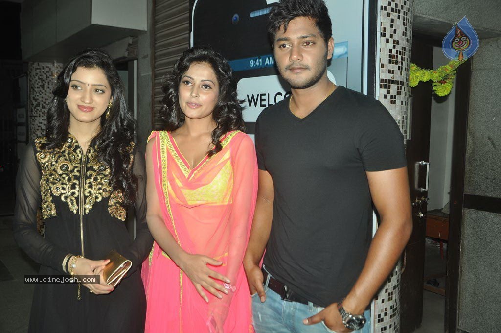 Maanadhi Mayam Seithai Tamil Movie Photos - 87 / 115 photos