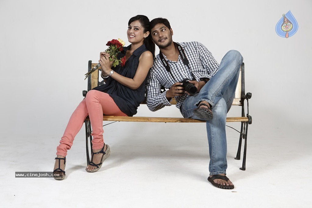 Maanathi Mayam Seithai Tamil Movie Stills n Walls - 24 / 50 photos