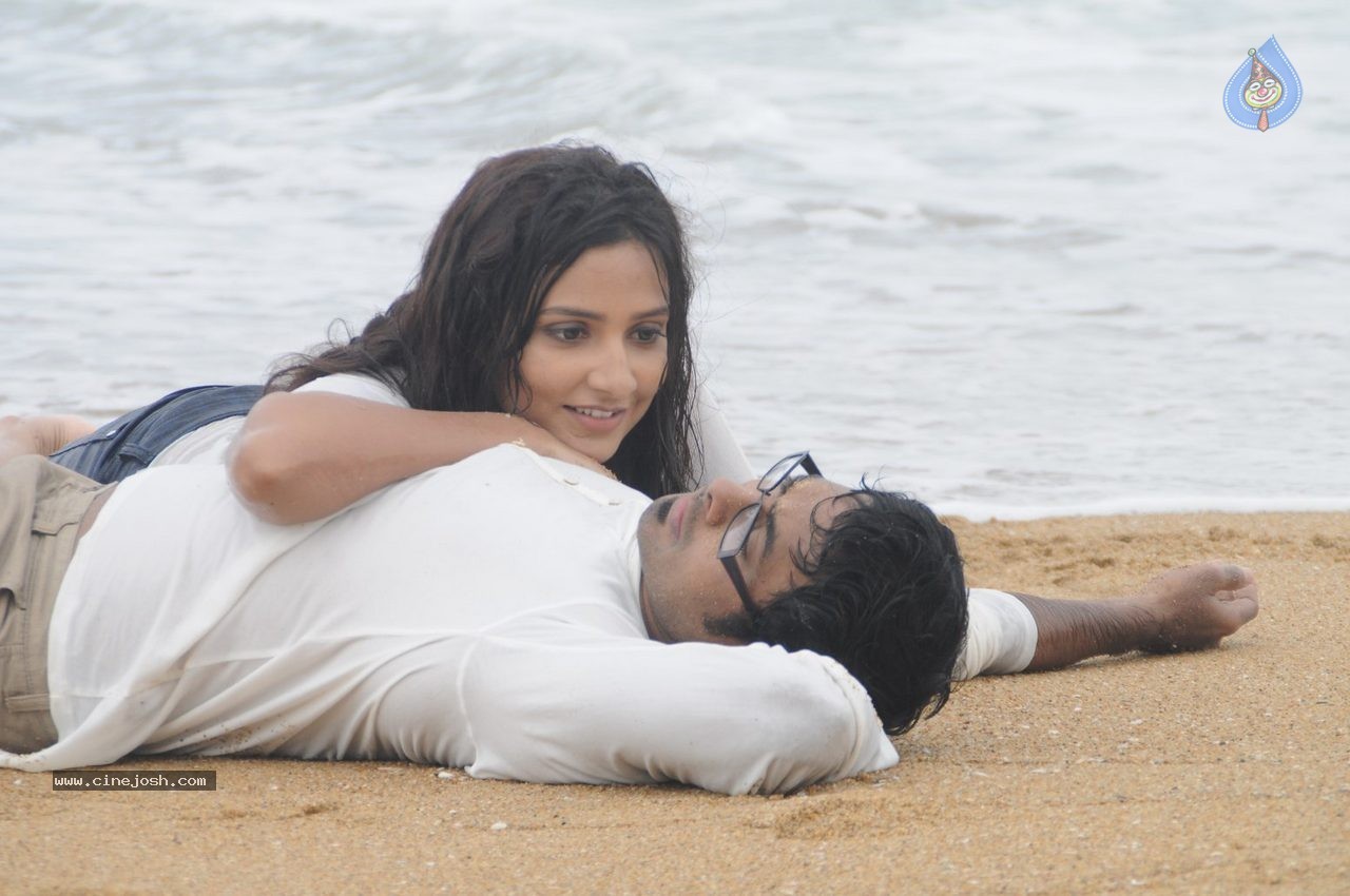 Maane Thene Peye Tamil Movie Stills - 6 / 18 photos