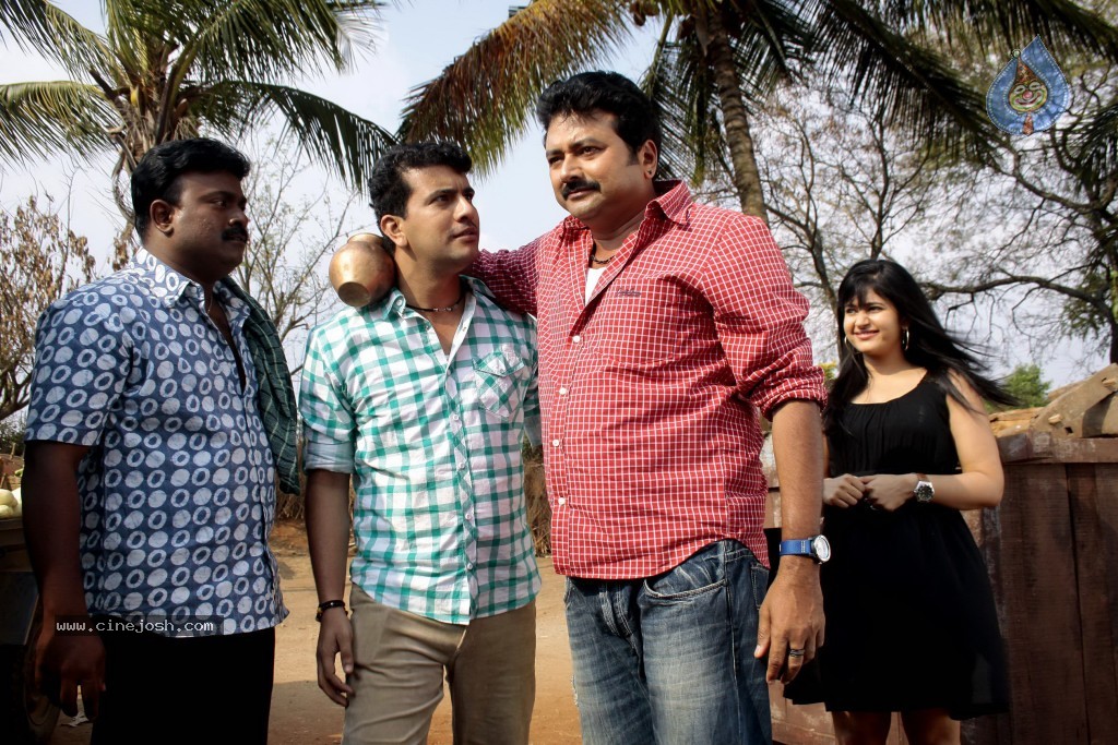 Maanthrikan Malayalam Movie Stills - 1 / 17 photos