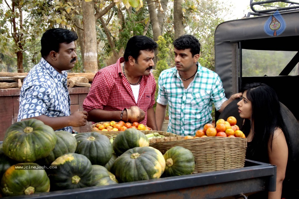 Maanthrikan Malayalam Movie Stills - 9 / 17 photos