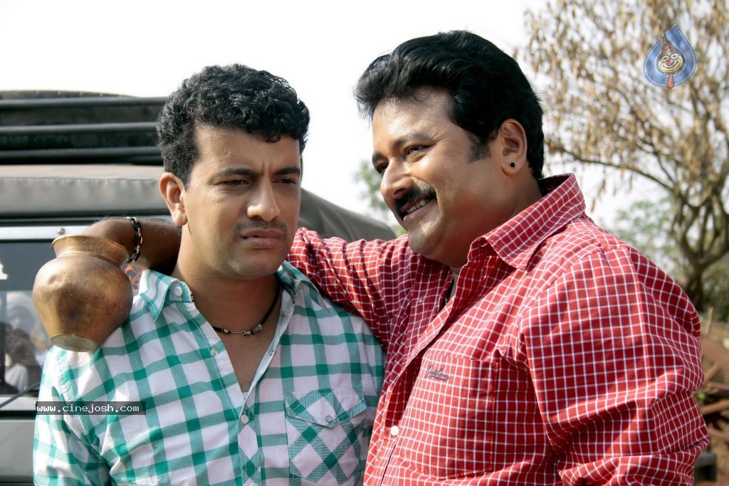 Maanthrikan Malayalam Movie Stills - 17 / 17 photos