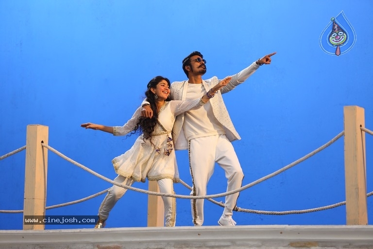 Maari 2 Movie Stills And Working Stills - 24 / 56 photos