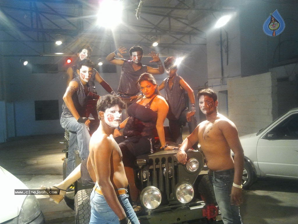 Maasi Thiruvizha Tamil Movie Stills - 16 / 45 photos