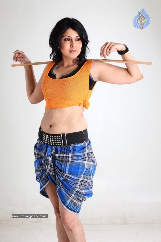 Machan Tamil Movie Hot Photos - 10 / 99 photos