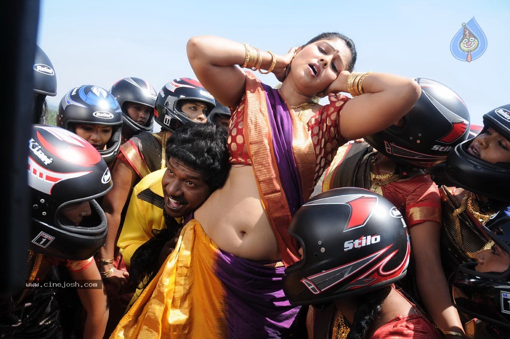 Machan Tamil Movie Hot Photos - 38 / 99 photos