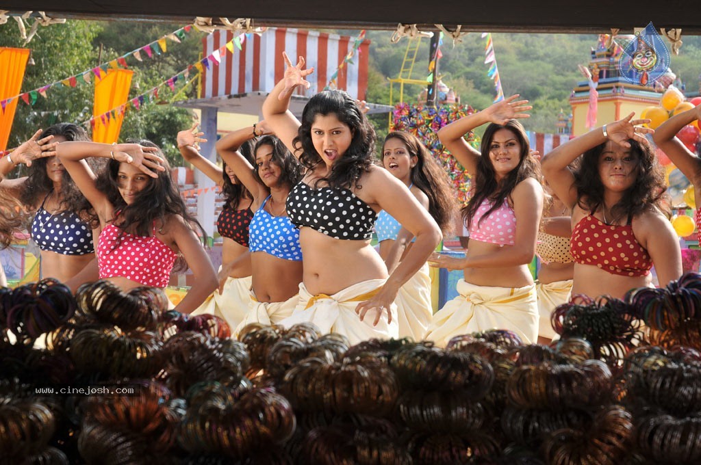 Machan Tamil Movie Hot Photos - 62 / 99 photos