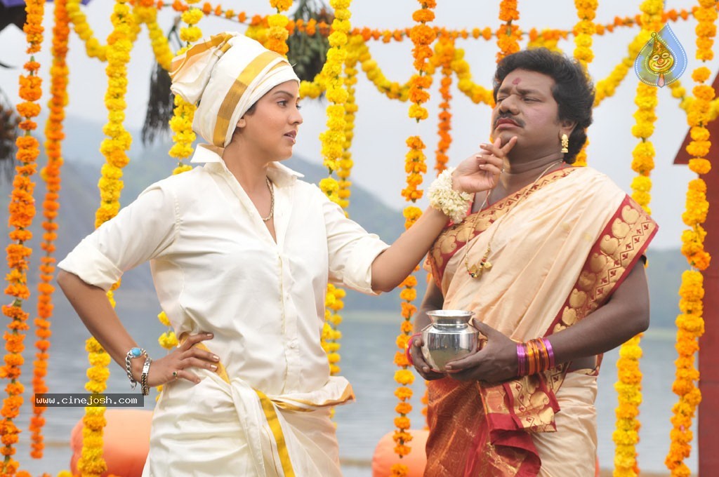 Machan Tamil Movie Hot Stills - 9 / 68 photos