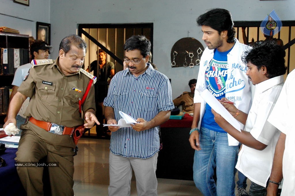 Madatha Kaja Movie Stills - 21 / 32 photos