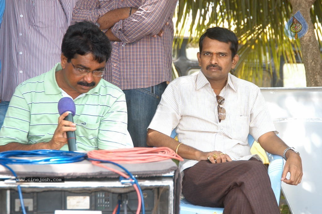 Madatha Kaja Movie Stills - 28 / 32 photos