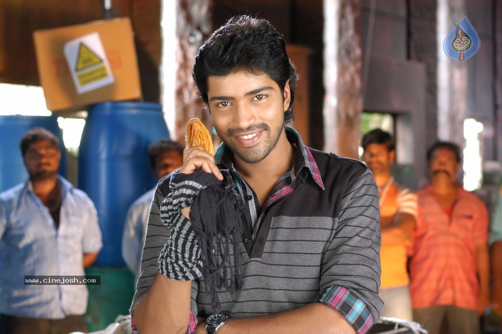Madatha Kaja Movie Stills - 30 / 32 photos