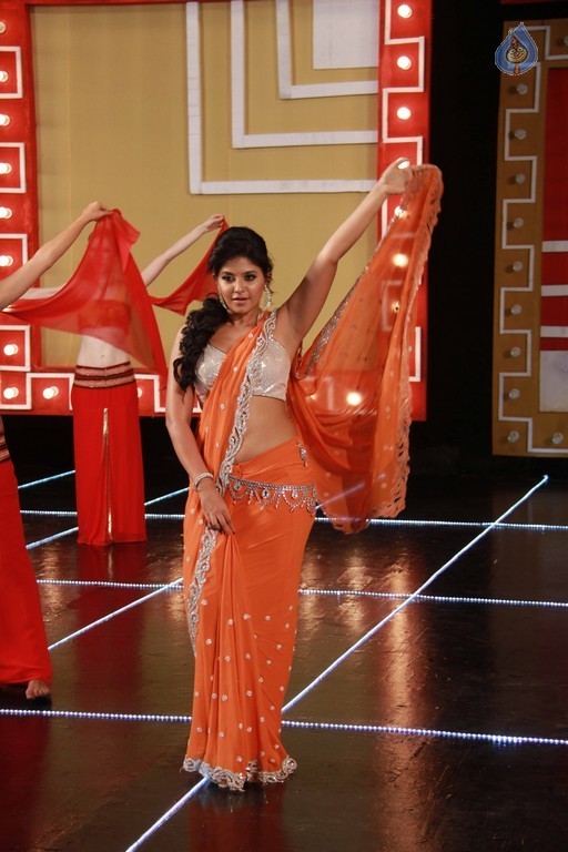 Madha Gaja Raja New Photos - 7 / 24 photos