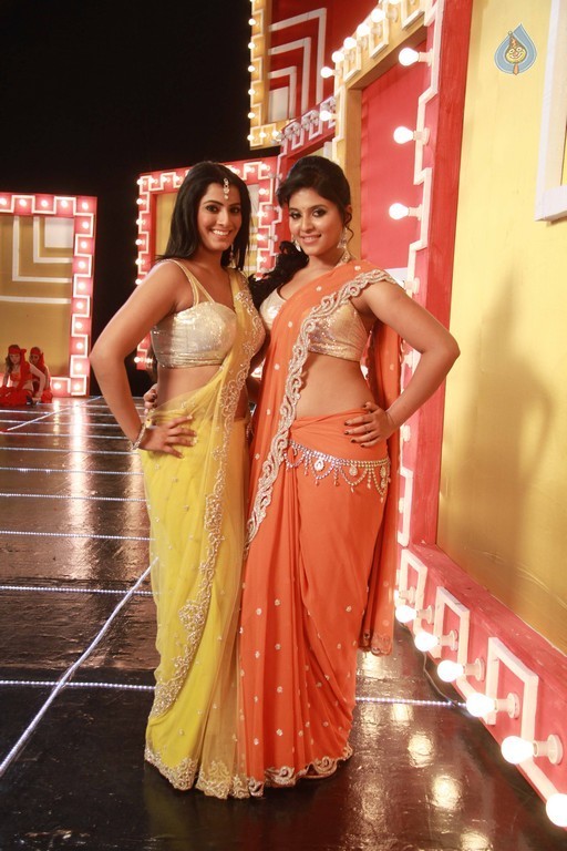 Madha Gaja Raja New Photos - 11 / 24 photos