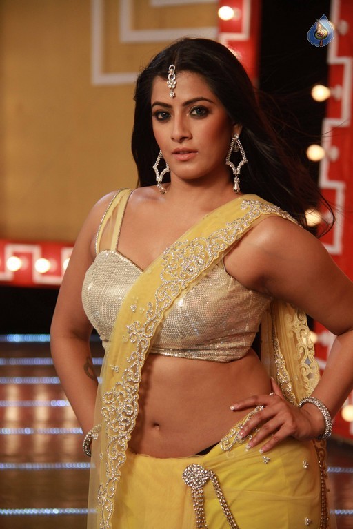 Madha Gaja Raja New Photos - 21 / 24 photos