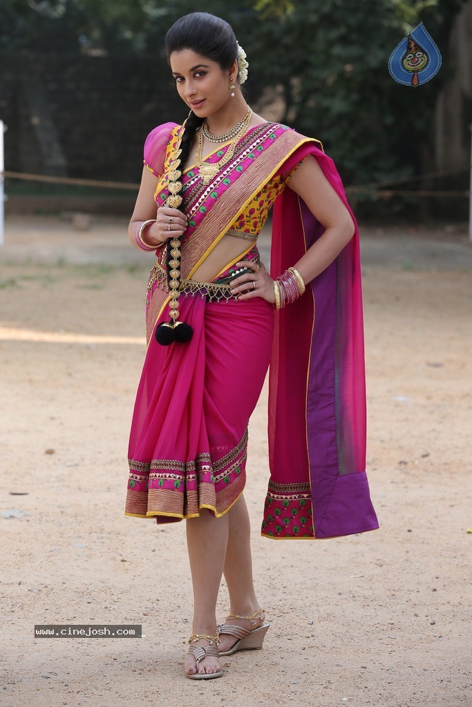 Madhurima Stills in Kotha Janta - 2 / 14 photos