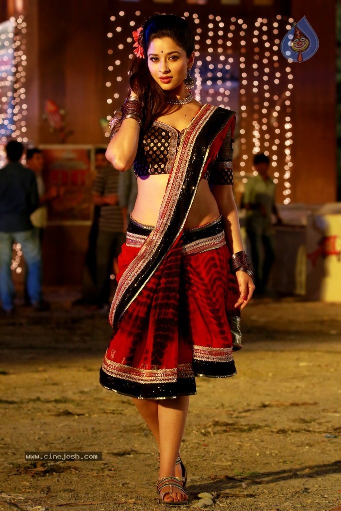 Madhurima Stills in Kotha Janta - 10 / 14 photos