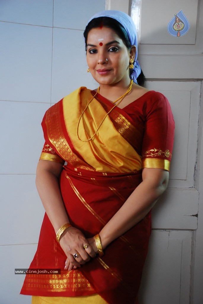 Madisar Mami Tamil Movie Hot Stills - 30 / 98 photos