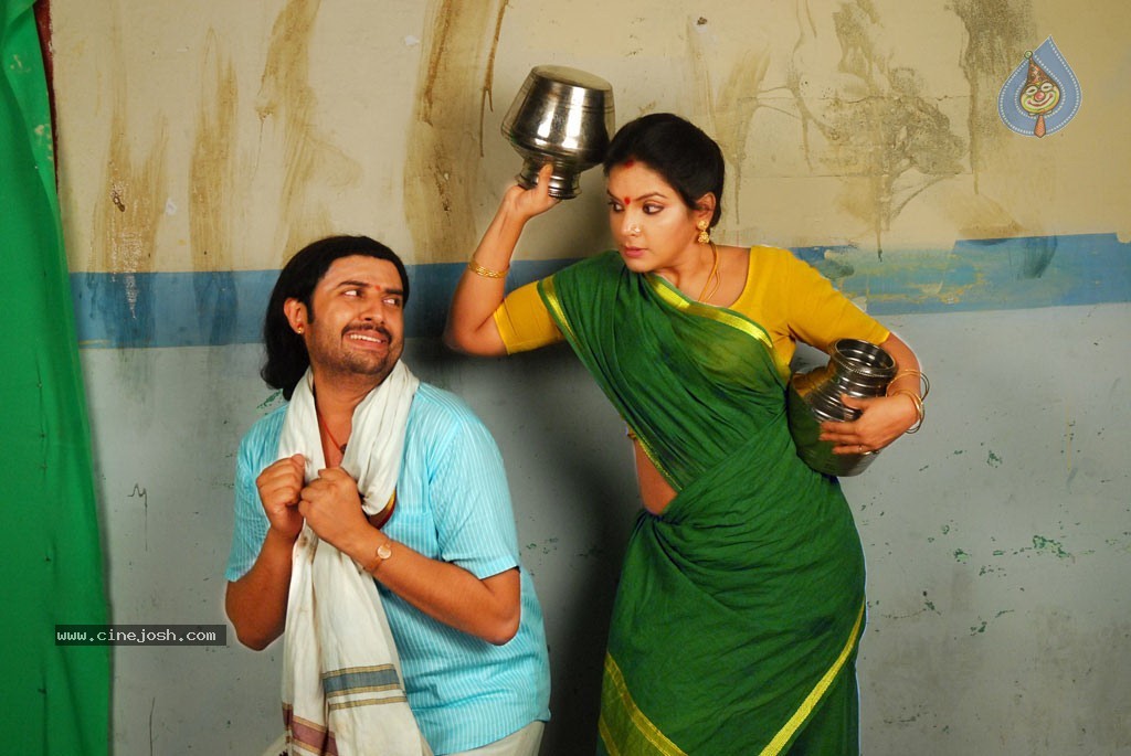 Madisar Mami Tamil Movie Hot Stills - 95 / 98 photos