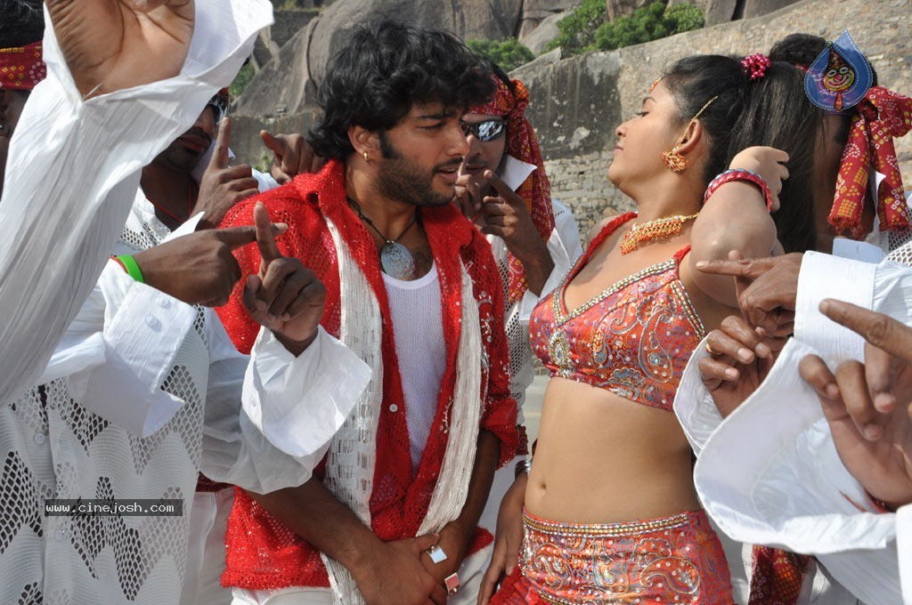 Maharaja Tamil Movie Hot Stills - 5 / 38 photos