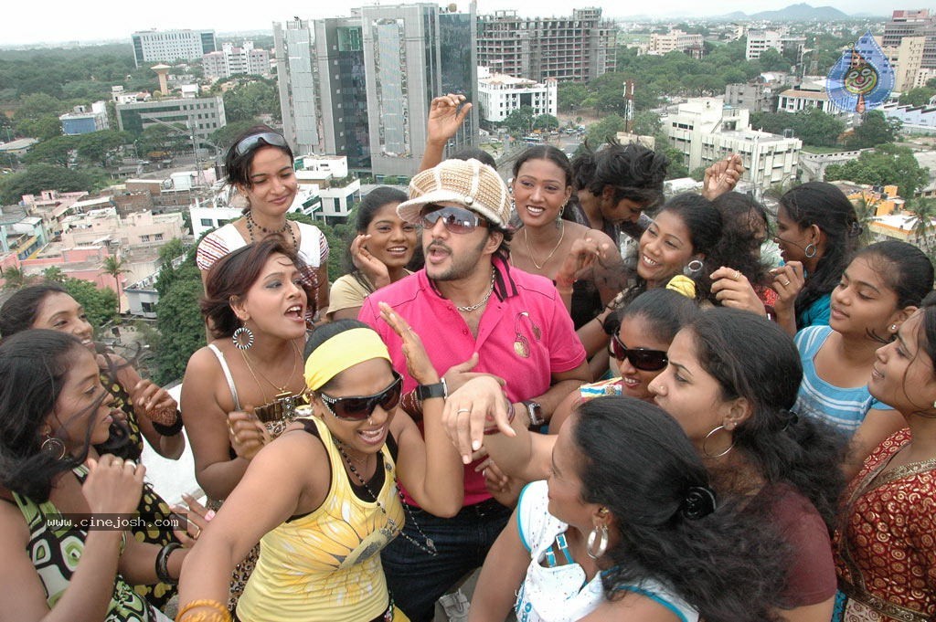 Maharaja Tamil Movie Hot Stills - 27 / 38 photos