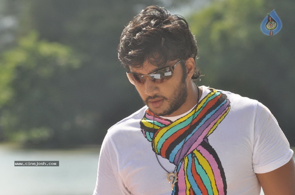 Maharaja Tamil Movie Hot Stills - 37 / 38 photos