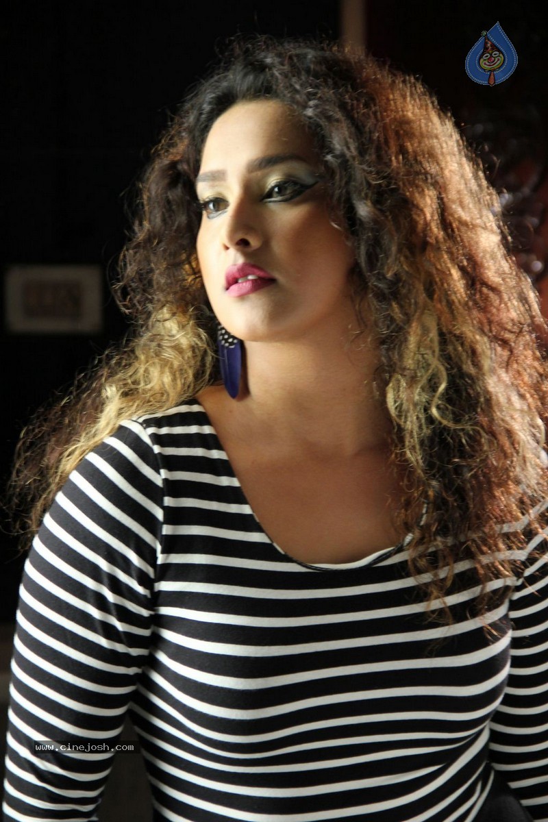 Maharani Kottai Tamil Movie Stills - 33 / 34 photos