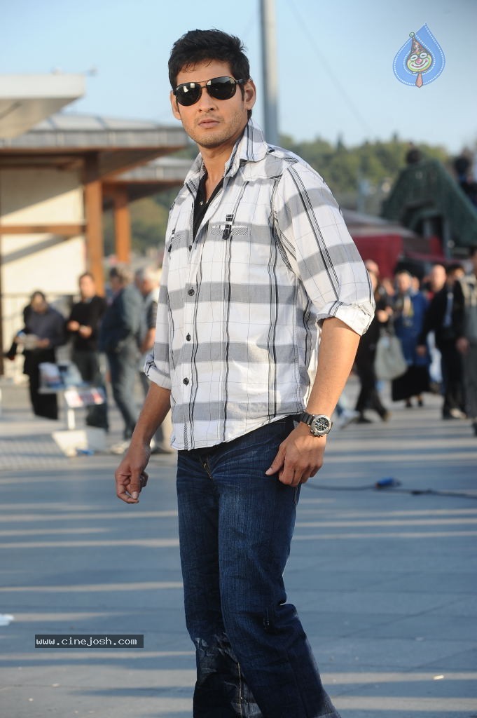 Mahesh Babu Stills in Dookudu Movie - 21 / 27 photos