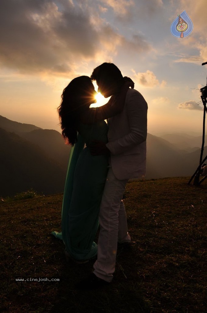 Mahesh Movie Hot Stills - 28 / 78 photos