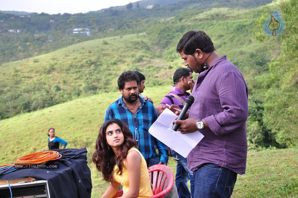 Mahesh Movie Hot Stills - 69 / 78 photos