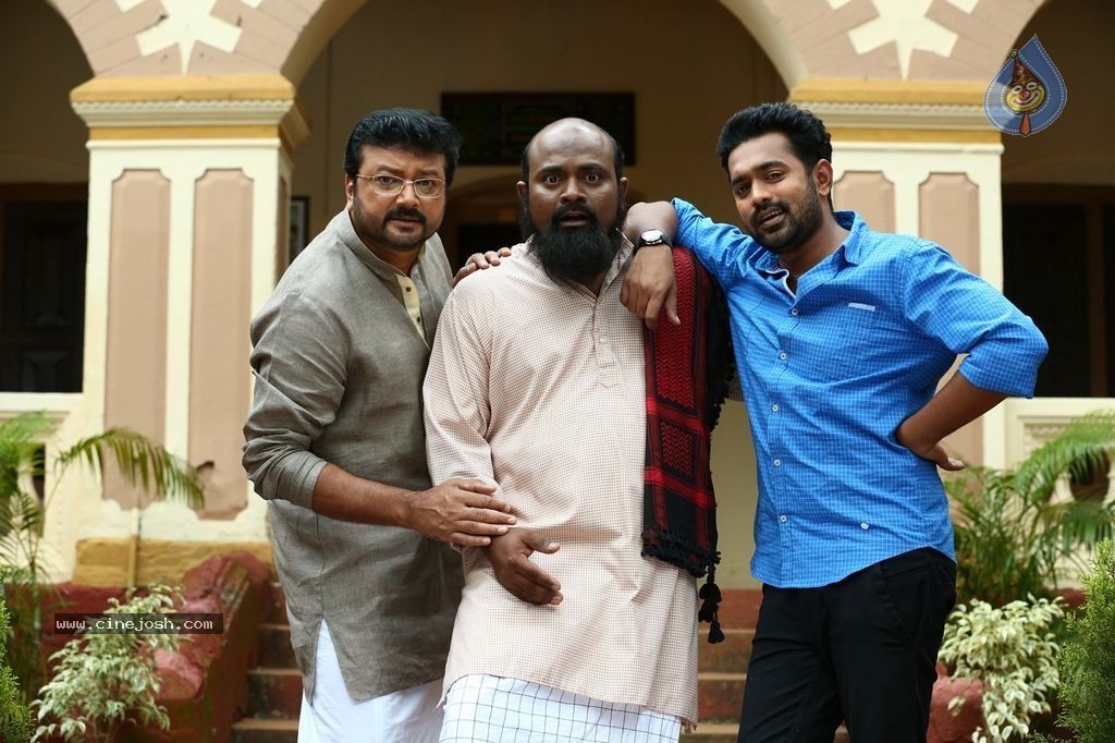 Mailanchi Monjulla Veedu Film Stills - 8 / 120 photos