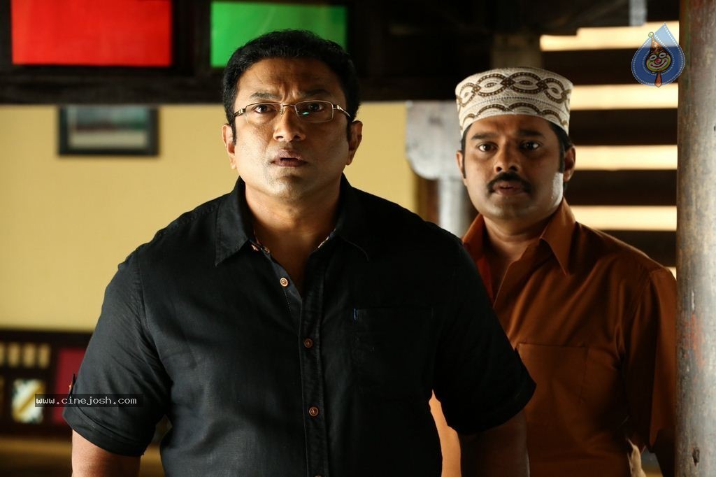 Mailanchi Monjulla Veedu Film Stills - 34 / 120 photos