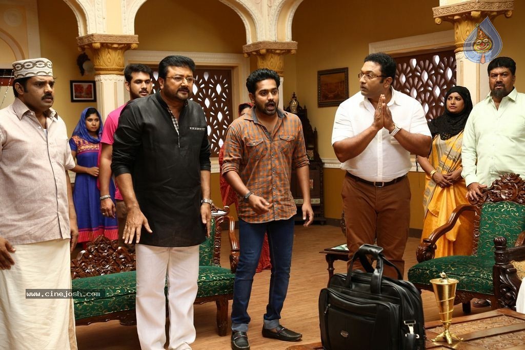 Mailanchi Monjulla Veedu Film Stills - 37 / 120 photos