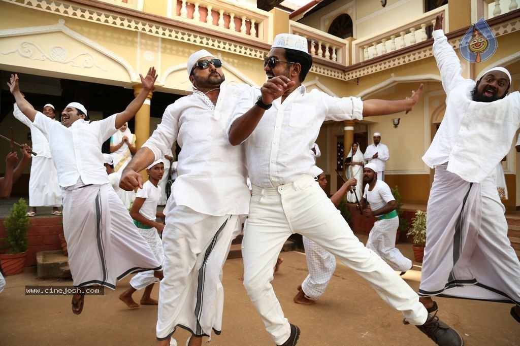 Mailanchi Monjulla Veedu Film Stills - 49 / 120 photos