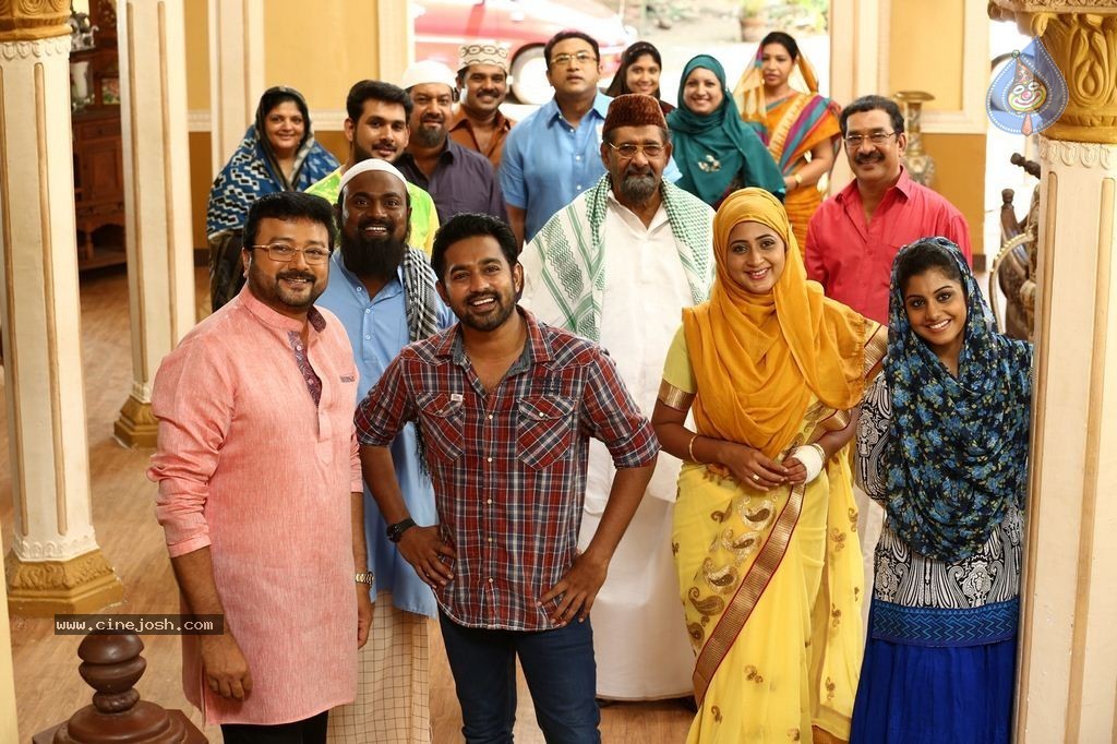 Mailanchi Monjulla Veedu Film Stills - 53 / 120 photos