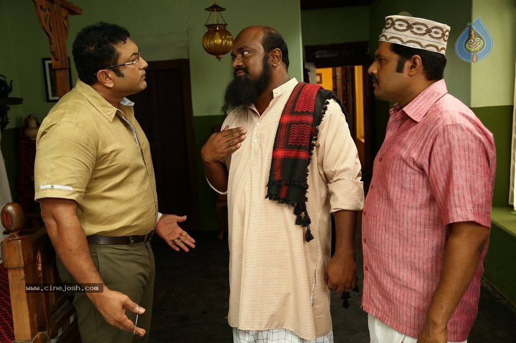Mailanchi Monjulla Veedu Film Stills - 59 / 120 photos