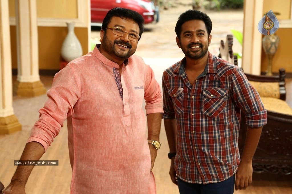 Mailanchi Monjulla Veedu Film Stills - 120 / 120 photos