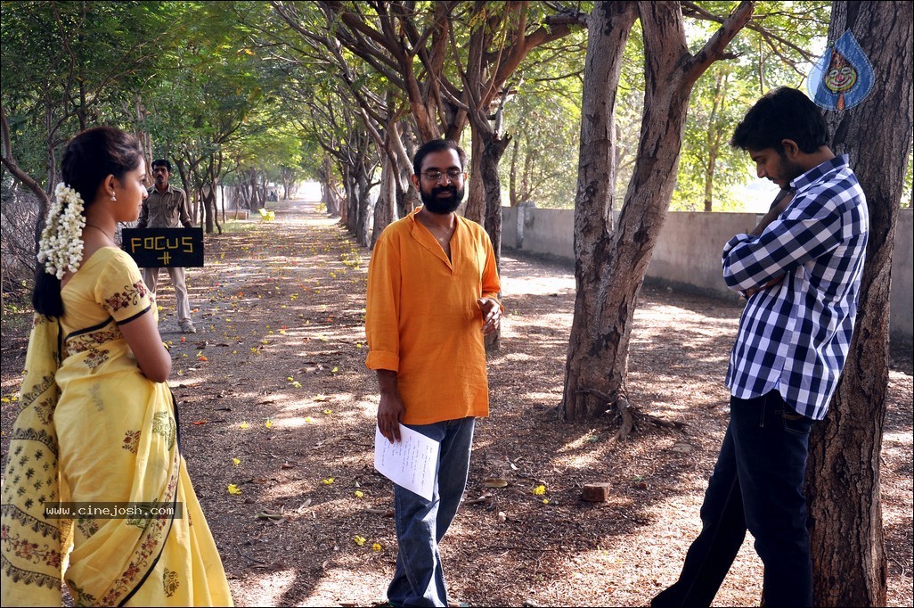 Mallela Theeram Lo Sirimalle Puvvu Stills n Walls - 4 / 47 photos