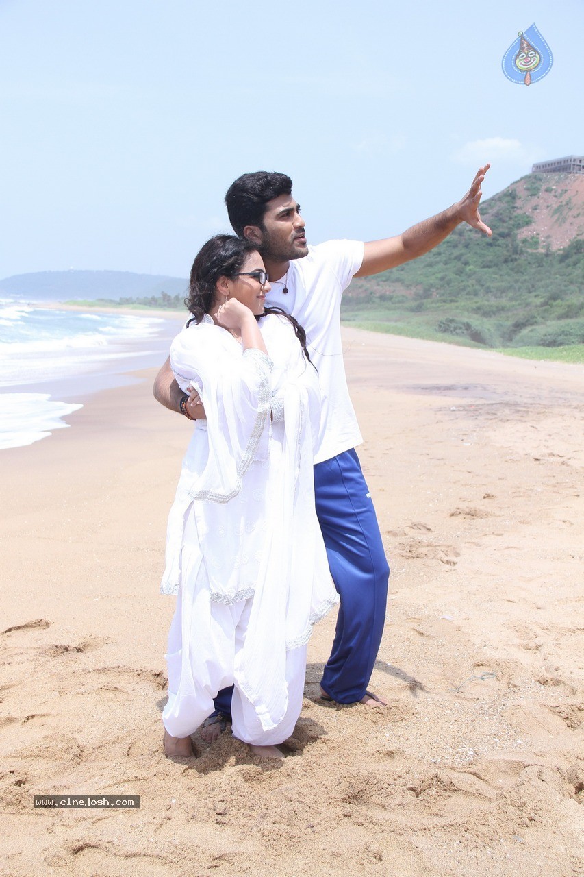 Malli Malli Idhi Rani Roju Gallery - 21 / 26 photos