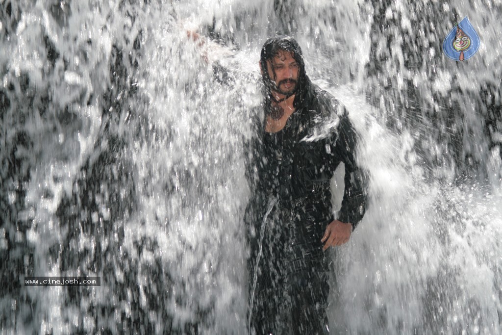 Mambattiyan Tamil Movie Stills - 5 / 33 photos