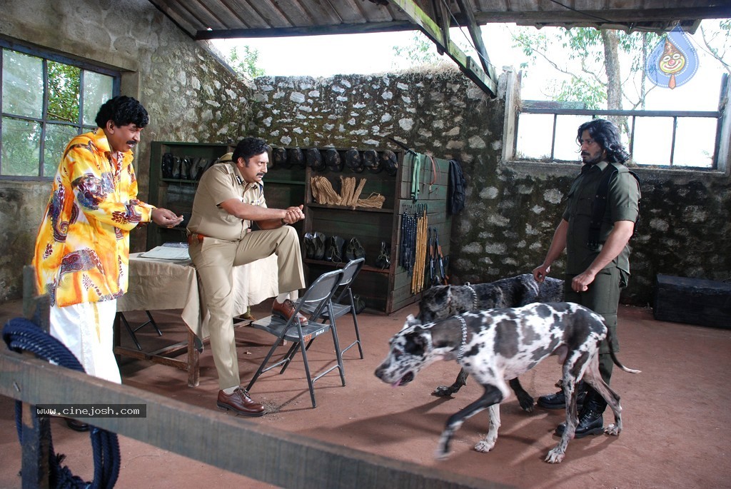 Mambattiyan Tamil Movie Stills - 8 / 33 photos