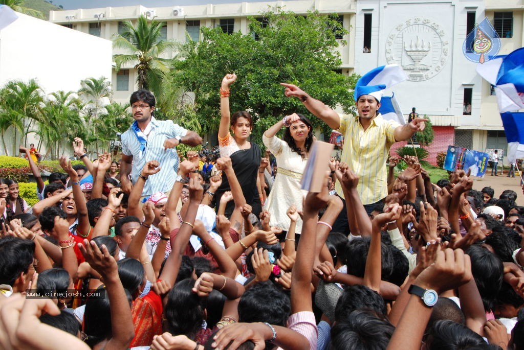 Mana Kurralle Movie Stills n Walls - 6 / 49 photos