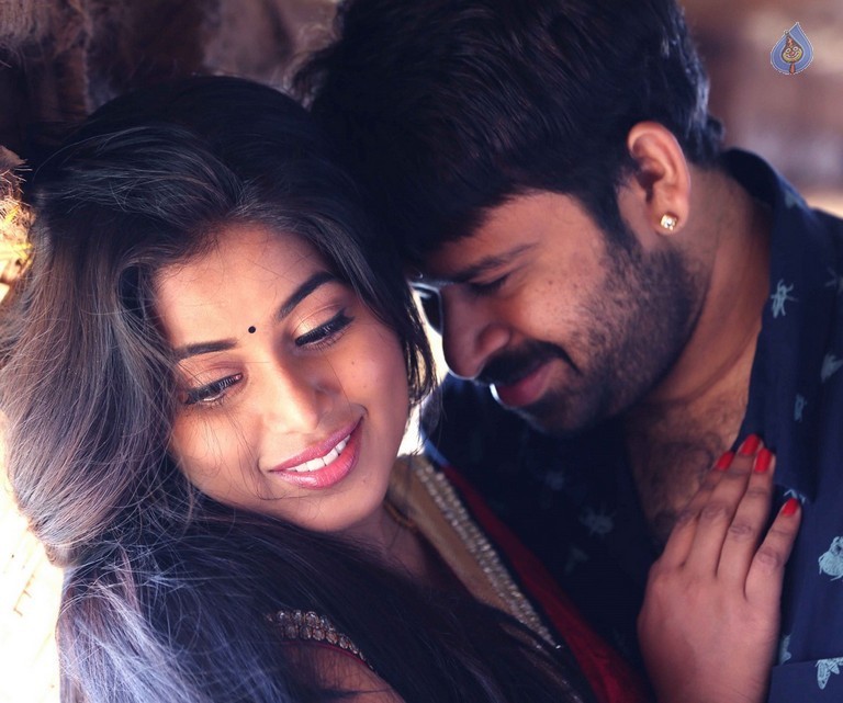 Manal Kayiru 2 Tamil Film Photos - 24 / 27 photos