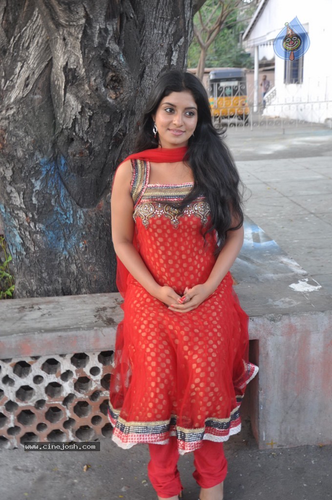 Manam Kothi Paravai Tamil Movie Gallery - 3 / 68 photos